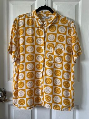 yellow sun checkerboard button down top